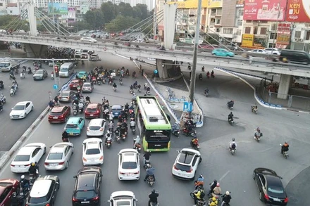 Nút giao Ngã Tư Sở đã thông thoáng hơn sau khi điều chỉnh.