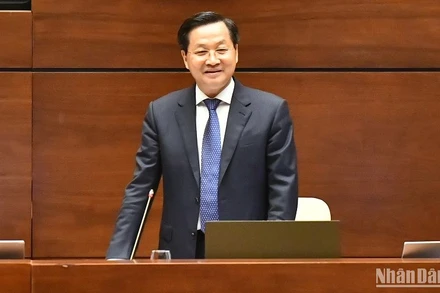 Phó Thủ tướng Lê Minh Khái trả lời chất vấn của các đại biểu Quốc hội. (Ảnh: ĐĂNG KHOA)