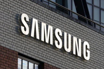 Bảng hiệu bên ngoài cửa hàng Samsung 837 ở Manhattan, thành phố New York, Mỹ. (Ảnh: Reuters)