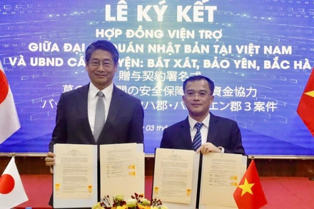 Ký kết hợp đồng viện trợ giữa Đại sứ quán Nhật Bản tại Việt Nam và UBND các huyện: Bát Xát, Bảo Yên, Bắc Hà (tỉnh Lào Cai).