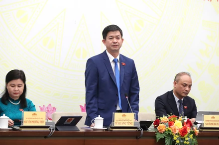 Tổng Thư ký Quốc hội, Chủ nhiệm Văn phòng Quốc hội Lê Quang Tùng chủ trì họp báo. (Ảnh: DUY LINH)