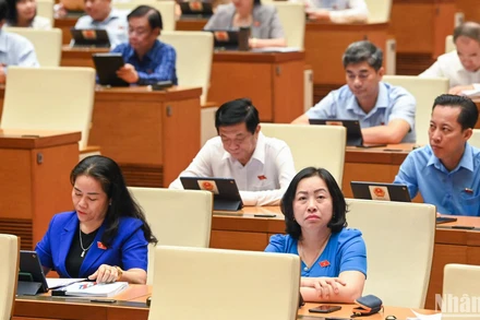 Các đại biểu dự phiên thảo luận ở hội trường về dự án Luật Bảo hiểm xã hội (sửa đổi) sáng 27/5. (Ảnh: DUY LINH) 