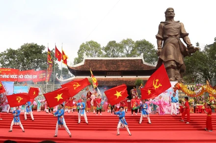 Lễ hội kỷ niệm 235 năm Chiến thắng Ngọc Hồi-Đống Đa diễn ra trong không khí tưng bừng.