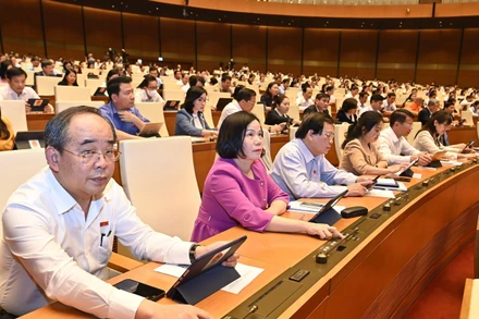 Quốc hội biểu quyết thông qua Luật sửa đổi, bổ sung một số điều của Luật Tần số vô tuyến điện. Ảnh: ĐĂNG KHOA