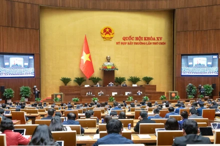 Quang cảnh phiên thảo luận tại hội trường sáng 17/2.