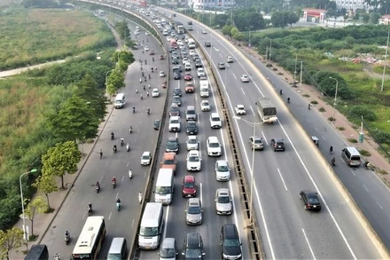 Đường Vành đai 3 trên cao thường xuyên quá tải.