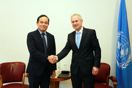 Phó Thủ tướng Trần Lưu Quang tiếp Chủ tịch Đại hội đồng Liên hợp quốc Csaba Korosi. (Ảnh: Bộ Ngoại giao)