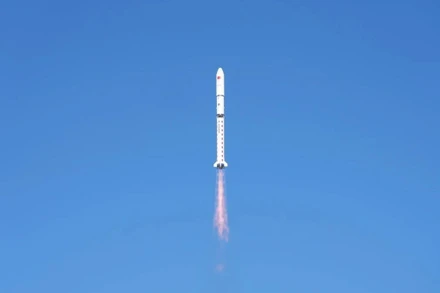 Tên lửa Trường Chinh-2D mang theo vệ tinh viễn thám Yaogan-39 được phóng từ Trung tâm phóng vệ tinh Tây Xương ở tỉnh Tứ Xuyên, tây nam Trung Quốc. (Ảnh: THX/TTXVN) 