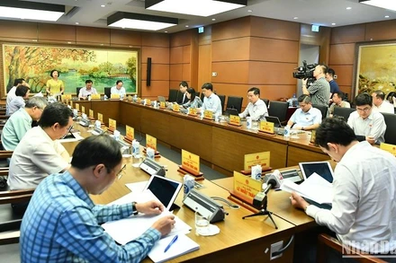 Quang cảnh một phiên thảo luận tổ tại Kỳ họp thứ 5, Quốc hội khóa XV. (Ảnh: THỦY NGUYÊN)