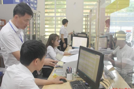 Các sở, ngành của Sơn La đã triển khai việc giải quyết hồ sơ trực tuyến tại bộ phận tiếp nhận và trả kết quả.