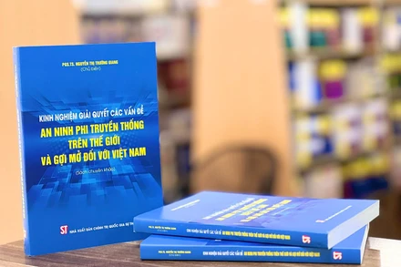 Cuốn sách "Kinh nghiệm giải quyết các vấn đề an ninh phi truyền thống trên thế giới và gợi mở đối với Việt Nam" vừa được Nhà xuất bản Chính trị quốc gia Sự thật ấn hành.