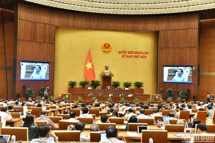 Quang cảnh phiên thảo luận ở hội trường sáng 17/6. (Ảnh: ĐĂNG KHOA)