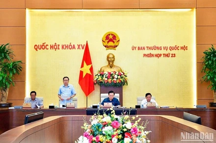 Phó Chủ tịch Thường trực Quốc hội Trần Thanh Mẫn điều hành nội dung cho ý kiến về kết quả thực hành tiết kiệm, chống lãng phí năm 2022, sáng 11/5. (Ảnh: DUY LINH)