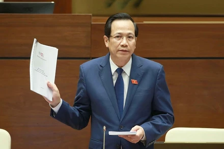 Bộ trưởng Lao động-Thương binh và Xã hội Đào Ngọc Dung là thành viên Chính phủ đầu tiên đăng đàn trả lời chất vấn tại kỳ họp này. (Ảnh: VGP)