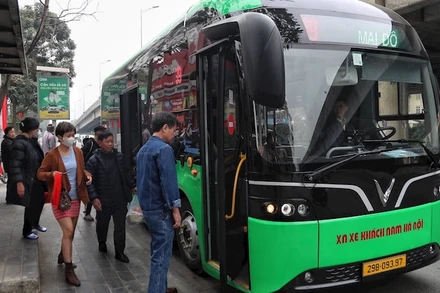 Xe buýt điện đang ngày càng được người dân sử dụng, đánh giá cao.