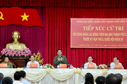 Thủ tướng Phạm Minh Chính tại hội nghị tiếp xúc cử tri thành phố Cần Thơ. (Ảnh: Thanh Giang)
