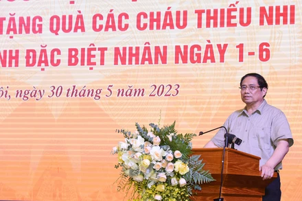 Thủ tướng Phạm Minh Chính phát biểu ý kiến tại buổi gặp mặt động viên và tặng quà các cháu thiếu nhi có hoàn cảnh đặc biệt nhân Ngày Quốc tế thiếu nhi 1/6 và Tháng hành động vì trẻ em của Trung tâm Hỗ trợ phát triển giáo dục hòa nhập. (Ảnh: Trần Hải)