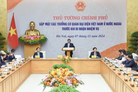 Thủ tướng Phạm Minh Chính chủ trì cuộc gặp mặt các Trưởng Cơ quan đại diện Việt Nam ở nước ngoài trước khi lên đường nhận nhiệm vụ. (Ảnh: TRẦN HẢI) 
