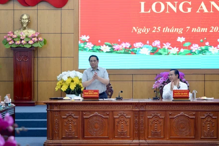 Thủ tướng Phạm Minh Chính chủ trì buổi làm việc với Ban Thường vụ Tỉnh ủy Long An.