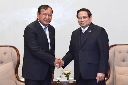 Thủ tướng Chính phủ Phạm Minh Chính với Phó Thủ tướng, Bộ trưởng Ngoại giao và Hợp tác quốc tế Campuchia Prak Sokhonn (Ảnh: TRẦN HẢI).