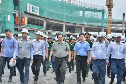 Thủ tướng Phạm Minh Chính đi thị sát hạng mục xây dựng nhà ga chính Cảng hàng không quốc tế Long Thành. (Ảnh: Thanh Giang)