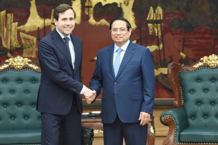 Thủ tướng Chính phủ Phạm Minh Chính và ông Benjamin Dousa, Bộ trưởng Hợp tác phát triển quốc tế và Ngoại thương Thụy Điển. (Ảnh: TRẦN HẢI)