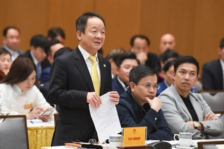 Chủ tịch Ủy ban chiến lược Tập đoàn T&T Group Đỗ Quang Hiển đóng góp ý kiến tại Hội nghị Thường trực Chính phủ làm việc với các doanh nghiệp vừa và nhỏ Việt Nam. (Ảnh: TRẦN HẢI)