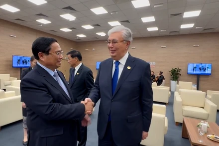 Thủ tướng Chính phủ Phạm Minh Chính và Tổng thống Kazakhstan Kassym-Jomart Tokayev. (Ảnh: Nhật Bắc/VGP)