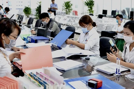 Thủ tướng Chính phủ chỉ đạo kịp thời bố trí kinh phí chi trả chế độ cho cán bộ, công chức, viên chức khi sắp xếp tổ chức bộ máy. (Ảnh: VGP)