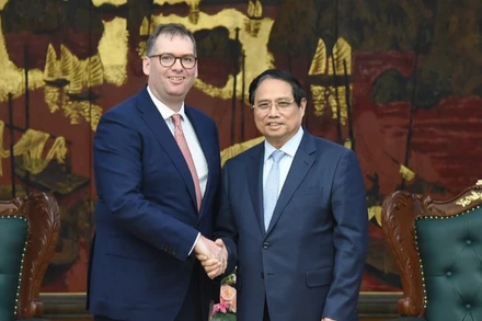 Thủ tướng Chính phủ Phạm Minh Chính và ông Charles James Boyd Bowman, Tổng Giám đốc dự án của Tập đoàn Trump Organization tại Việt Nam. (Ảnh: TRẦN HẢI)