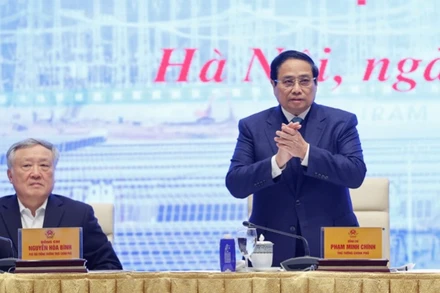 Thủ tướng Phạm Minh Chính chủ trì Hội nghị trực tuyến công bố và triển khai Nghị quyết của Chính phủ về chủ trương, phương hướng tháo gỡ vướng mắc, khó khăn cho các dự án điện năng lượng tái tạo. (Ảnh: Trần Hải)