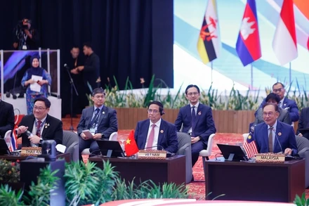 Thủ tướng Phạm Minh Chính cùng lãnh đạo các nước ASEAN tham dự Phiên Đối thoại với đại diện Hội đồng liên Nghị viện ASEAN (AIPA). (Ảnh: Nhật Bắc/VGP)