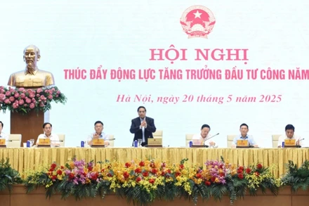 Thủ tướng Phạm Minh Chính chủ trì hội nghị Thường trực Chính phủ về thúc đẩy đẩy động lực tăng trưởng đầu tư công năm 2025 (Ảnh: TRẦN HẢI). 