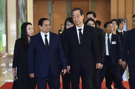 Thủ tướng Phạm Minh Chính và Thủ tướng Hàn Quốc Han Duck-soo. (Ảnh: TRẦN HẢI)