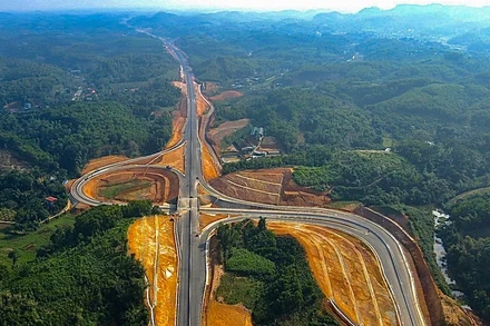 Thủ tướng Chính phủ quyết định thành lập 7 Đoàn kiểm tra về rà soát, tháo gỡ các khó khăn, vướng mắc liên quan các dự án giao thông trọng điểm. (Ảnh: VGP)