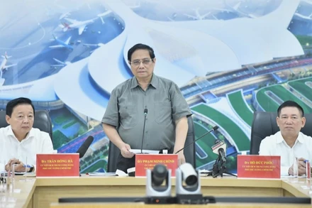Thủ tướng Phạm Minh Chính chủ trì cuộc họp với các bộ, ngành, đơn vị, địa phương liên quan về tiến độ xây dựng Dự án Cảng hàng không quốc tế Long Thành. (Ảnh: THANH GIANG)