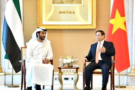 Thủ tướng Phạm Minh Chính tiếp Bộ trưởng Kinh tế UAE Abdulla Bin Touq Al Marri. (Ảnh: Thanh Giang)