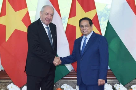 Thủ tướng Phạm Minh Chính và Tổng thống Hungary Sulyok Tamas. (Ảnh:TRẦN HẢI)