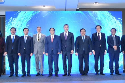 Thủ tướng Phạm Minh Chính và các đại biểu dự lễ kỷ niệm 30 năm mở đường bay Việt Nam - Australia của Vietnam Airlines. (Ảnh: Thanh Giang)