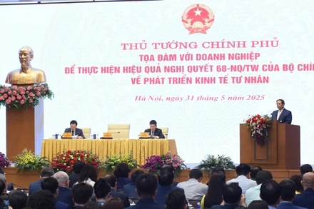 Thủ tướng Phạm Minh Chính chủ trì tọa đàm với doanh nghiệp về thực hiện hiệu quả Nghị quyết 68-NQ/TW. (Ảnh: TRẦN HẢI)
