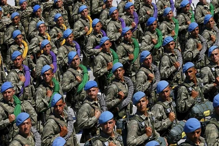 Binh sĩ Thổ Nhĩ Kỳ diễu hành trong cuộc duyệt binh ở Ankara, Thổ Nhĩ Kỳ. (Ảnh minh họa: Reuters) 