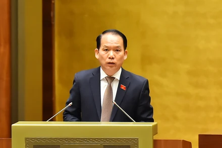 Chủ nhiệm Ủy ban Pháp luật của Quốc hội Hoàng Thanh Tùng trình bày Báo cáo giải trình, tiếp thu, chỉnh lý dự thảo Luật Thủ đô (sửa đổi) tại phiên họp chiều 28/5. (Ảnh: THỦY NGUYÊN)