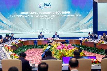 Thủ tướng Phạm Minh Chính chủ trì Phiên thảo luận cấp cao với chủ đề "Chuyển đổi xanh bền vững, lấy con người làm trung tâm". (Ảnh: VGP)