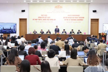 Quang cảnh phiên họp báo công bố kết quả Kỳ họp thứ 8, Quốc hội khóa XV. (Ảnh: DUY LINH)