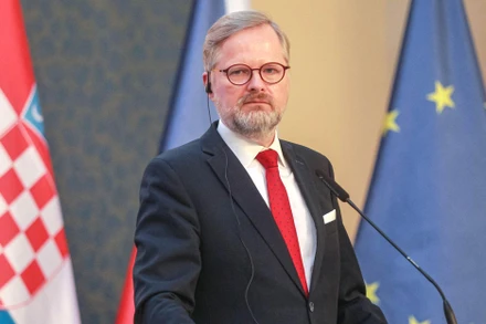 Thủ tướng Séc Petr Fiala tại cuộc họp báo ở Prague. (Ảnh: AFP/TTXVN)