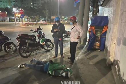 Cảnh sát hình sự, Công an thành phố Dĩ An bắt giữ đối tượng Nguyễn Tấn Kỵ trên đường di chuyển.