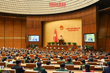 Chủ tịch Quốc hội Vương Đình Huệ phát biểu bế mạc Kỳ họp thứ tư, Quốc hội khóa XV chiều 15/11. (Ảnh: DUY LINH)