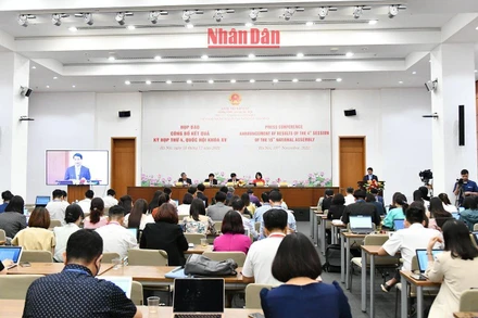 Quang cảnh buổi họp báo công bố kết quả Kỳ họp thứ tư, Quốc hội khóa XV chiều 15/11. (Ảnh: THỦY NGUYÊN)