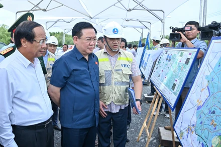 [Ảnh] Chủ tịch Quốc hội Vương Đình Huệ giám sát thực hiện các dự án giao thông trọng điểm quốc gia