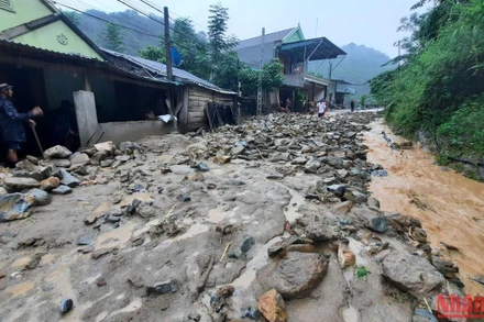 Bản Hòa Sơn, xã tà Cạ bị lũ quét tràn qua